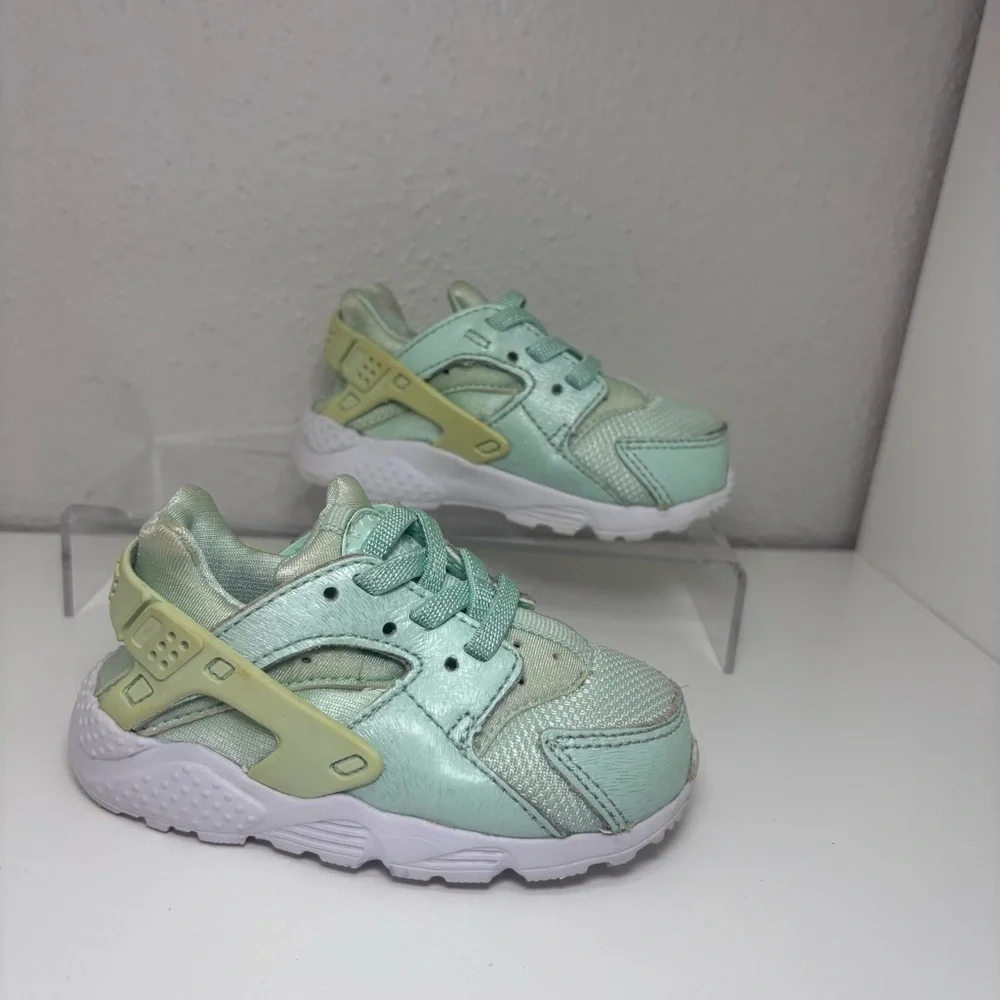 Nike Hurache Igloo Green size 5C Atheletic Casual Sneakers Streetwear